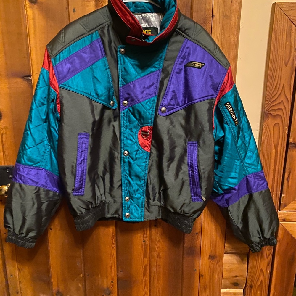 Vintage Descente ski jacket with stowaway hood. Good condition. XL fits like a L